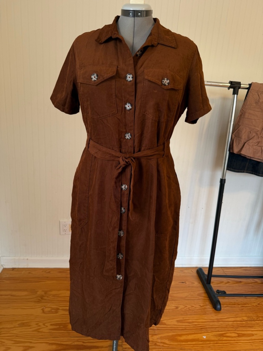 Women’s Brown Short-Sleeve Button-Front Midi Dress with Tie Waist